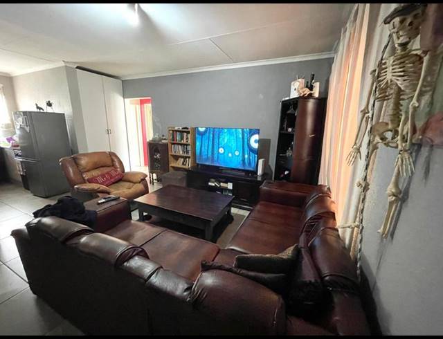 2 BEDROOM PROPERTY TO RENT IN DIE BULT